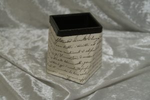 pot-crayons-petites-lettres-manuscrites-002