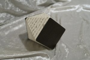 pot-crayons-petites-lettres-manuscrites-004