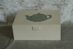 boite à thé rectangulaire blanc et vert mauve
