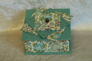 boite carree couvercle spirale paon nitrolin turquoise