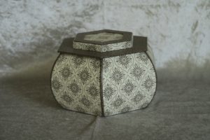boite hexagonale ventrue taupe andalus ecru