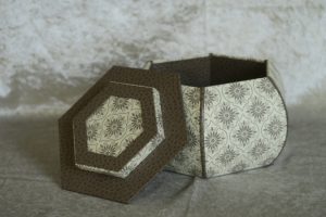 boite hexagonale ventrue taupe andalus ecru