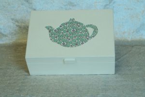 boite-a-the-rectangulaire-blanc-et-vert-mauve