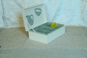 boite-a-the-rectangulaire-blanc-et-vert-mauve