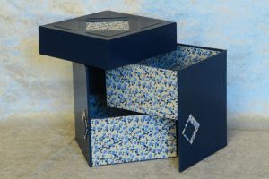 boite-articulee-carree-2-niveaux-bleu-bertie