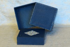 boite-articulee-carree-2-niveaux-bleu-bertie