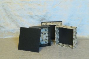 boite-carree-3-niveaux-noir-eventails