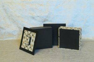 boite-carree-3-niveaux-noir-eventails