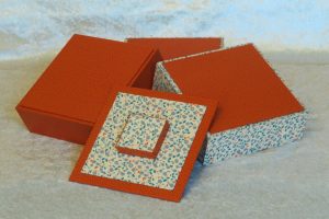 boite-carree-3-niveaux-orange-bertie