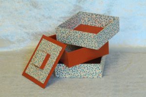 boite-carree-3-niveaux-orange-bertie