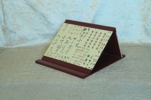 lutrin-GM-bordeaux-ecritures-asiatiques