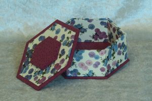 petite-boite-hexa-bouton-fushia-petales-fleurs