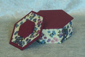 petite-boite-hexa-bouton-fushia-petales-fleurs