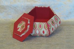 petite-boite-hexagonale-ventrue-rose-losanges