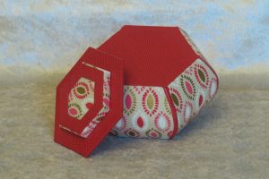 petite-boite-hexagonale-ventrue-rose-losanges